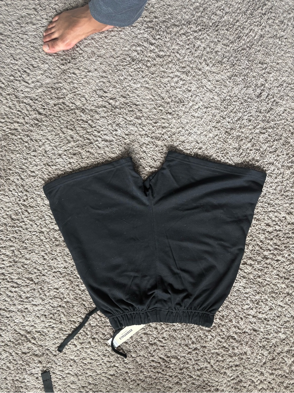 Essential Shorts - Picture 2 of 2